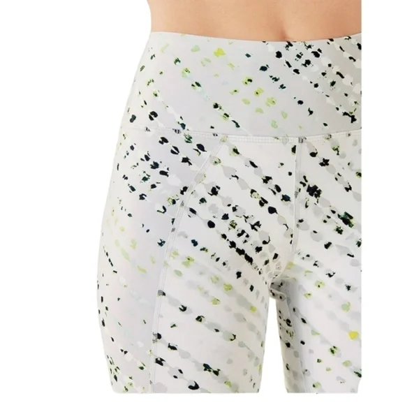 Fabletics High-Waisted Statement PowerHold Legging White Splash Print Medium - Picture 3 of 11